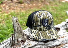 Load image into Gallery viewer, KT Team Lost Hat CO Mossy Oak Treestand Hat w/KT Team Embroidered Logo Patch
