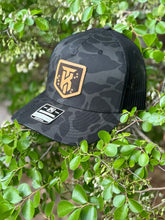 Load image into Gallery viewer, KT Team Richardson 112PFP Sable Duck Camo/Black Hat w/NEW KT Team Turkey Tracs Leather Patch

