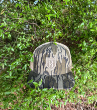 Load image into Gallery viewer, KT Team Lost Hat CO Slate Mossy Oak Bottomland Hat w/KT Team Olive/Tan Embroidered Logo
