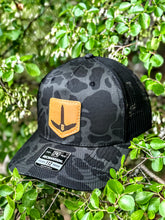 Load image into Gallery viewer, KT Team Richardson 112PFP Sable Duck Camo/Black Hat w/NEW KT Team Turkey Trac Patch
