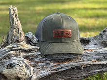 Load image into Gallery viewer, KT Team Richardson 112WH Meshback Waxed Canvas Hat w/The KT Team Leather Patch
