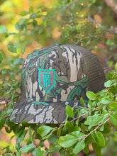 Load image into Gallery viewer, KT Team Lost Hat CO Mossy Oak Greenleaf &amp; Olive Hat  w/KT Team Embroidered Logo Patch
